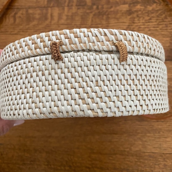 By Anthroplologie Round Rattan Wicker Baskey Bag Crossbody Purse - Picture 5 of 7